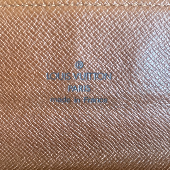 Authentic Louis Vuitton Monogram Accordion Clutch/Wristlet With Goldtone Chain! - Picture 9 of 17